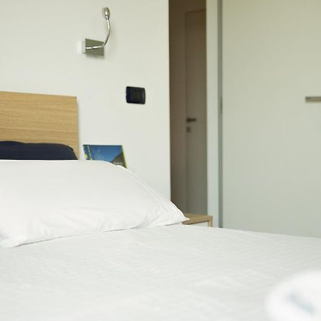 Room In Roma Isole Exteriör bild